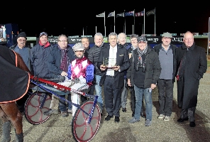 There was a big band of winners at Tabcorp Park Melton after Cruisin Around saluted.