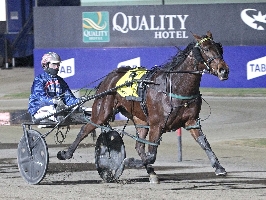 Whirily School and Greg Sugars win their Empire Stallions Vicbred semi-final. 