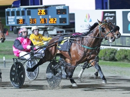 Our Little General wins his Breeders Crown semi-final for driver Chris Alford.