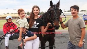 Connections of Siotada following his win in a heat of the Gilgandra Windmill at Dubbo on November 15. Photo by Coffey Photography.