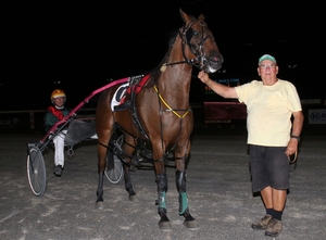 Popular win . . . Beadman got the cash for connections at Bathurst last Wednesday.