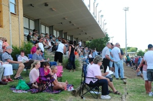 A large crowd is expected at Tamworth for the Golden Guitar meeting this Friday night.