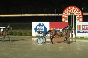 Twist And Twirl sent a message to her rivals winning the last of three Breeders Crown heats at Lords Raceway Wednesday night
