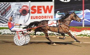 Beautide winning the 2013 Miracle Mile