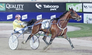 Lennytheshark and Chris Alford come away to win the Smoken Up Sprint at Tabcorp Park. 