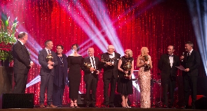 Connections of 2016 Victorian Horse of the Year Lennytheshark.