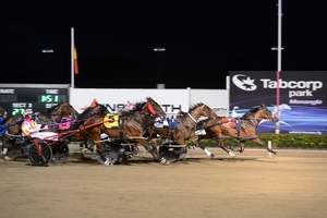 EXCITING FINISH: Delishka defeats A Piccadilly Princess and Miss Riviera Belle at Menangle tonight.