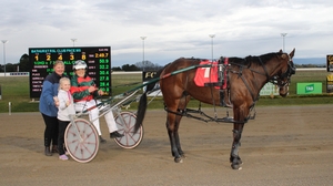 End Spot Shannon completed a hat-trick at Dubbo last Sunday.