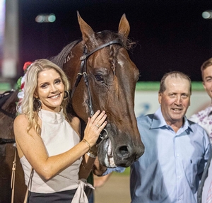 Belinda McCarthy has taken over the training at Cobbitty Equine Farm over Craig Cross and has 10 starters at Tabcorp Park Menangle tonight.