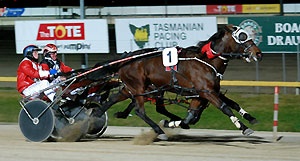Levina Leis (Gareth Rattray) Hobart, 4 July - by Peter Staples - 2010 Winner of the Joseph Coulter Photography Award