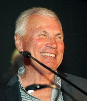 Trainer Gary Hall has engaged diminutive Queenslander Lauren Jones to drive Whos Mistake tomorrow night at Gloucester Park